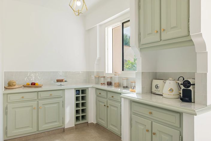 Image No.8-5 Bed House for sale