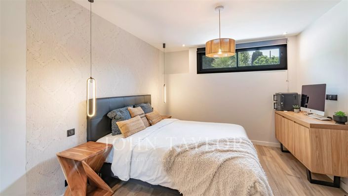 Image No.15-4 Bed House for sale