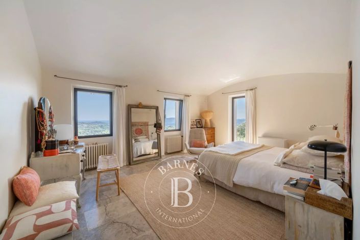 Image No.10-4 Bed House for sale