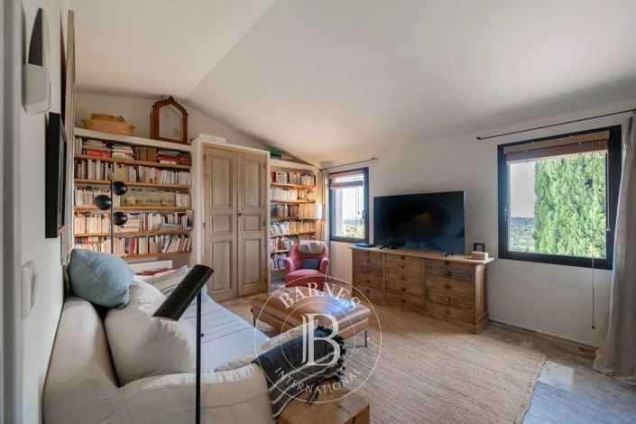 Image No.17-4 Bed House for sale