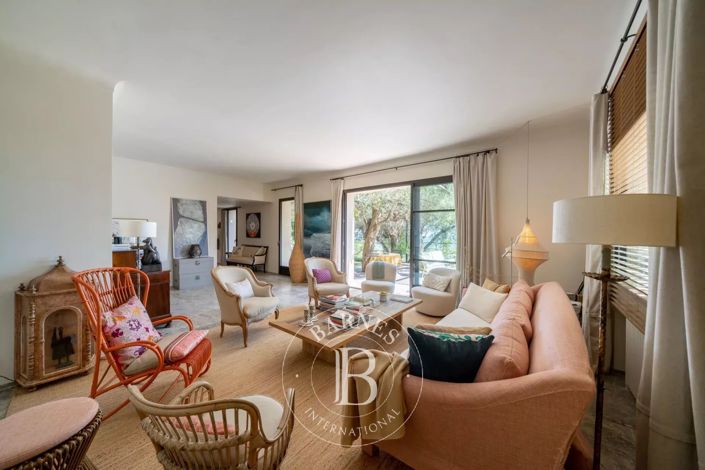 Image No.18-4 Bed House for sale