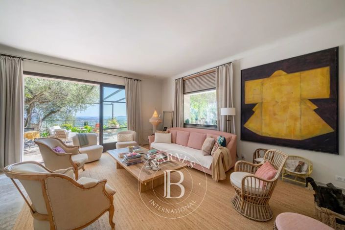 Image No.6-4 Bed House for sale