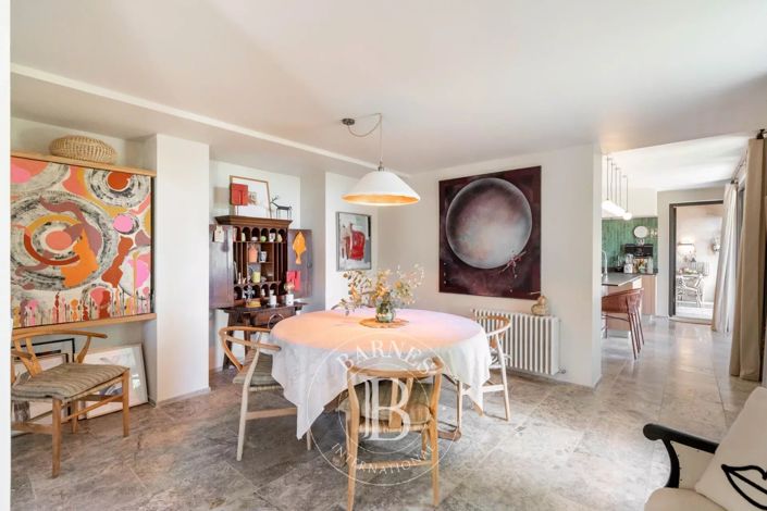 Image No.8-4 Bed House for sale