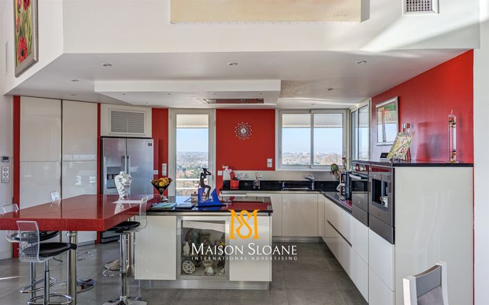 Image No.6-6 Bed House for sale