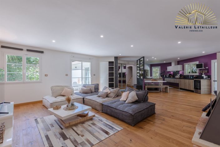 Image No.2-4 Bed House for sale