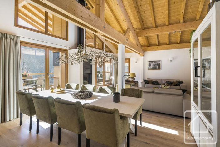 Image No.11-6 Bed Property for sale