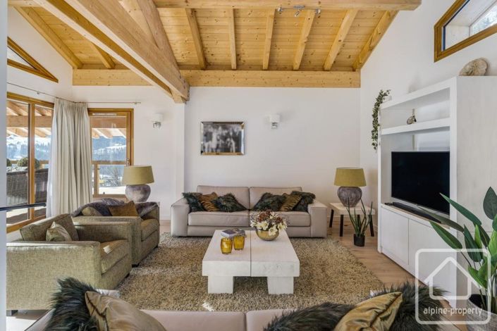 Image No.12-6 Bed Property for sale