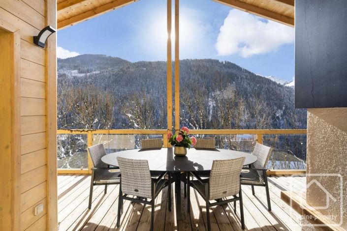 Image No.18-6 Bed Property for sale