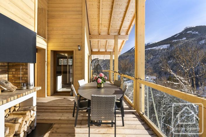 Image No.20-6 Bed Property for sale