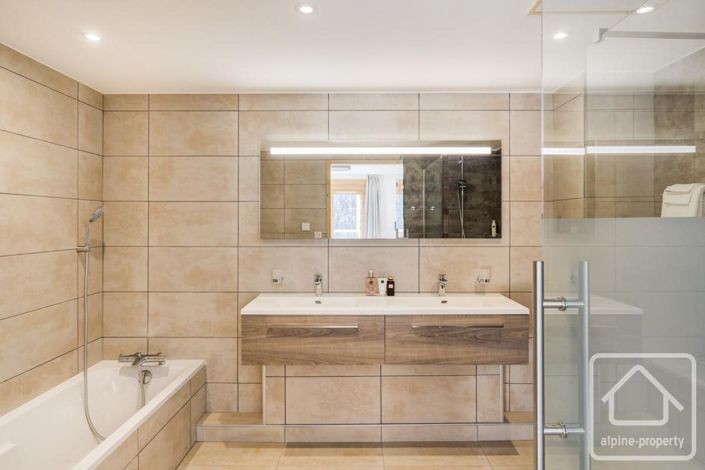 Image No.34-6 Bed Property for sale