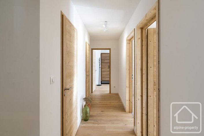 Image No.35-6 Bed Property for sale