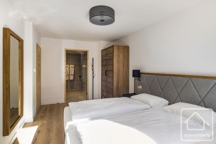 Image No.38-6 Bed Property for sale