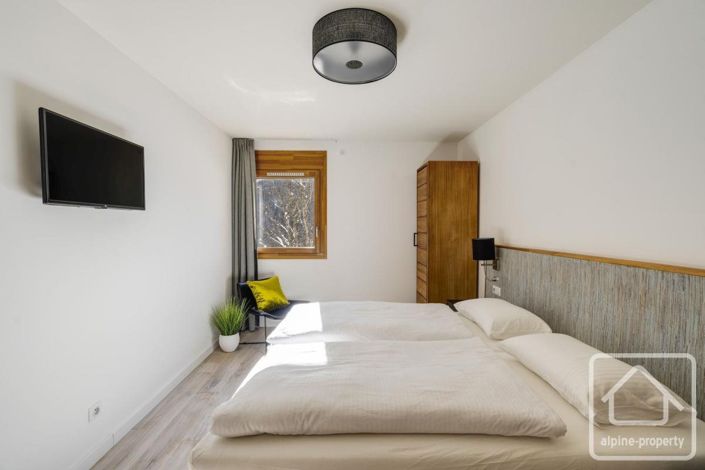 Image No.49-6 Bed Property for sale