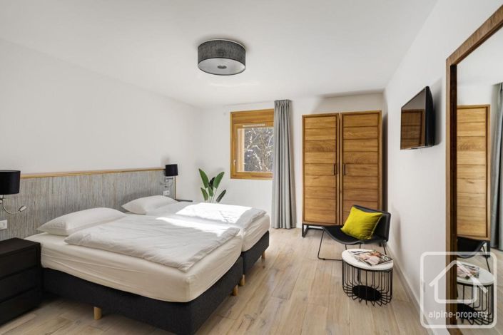 Image No.50-6 Bed Property for sale