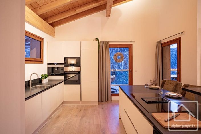 Image No.56-6 Bed Property for sale