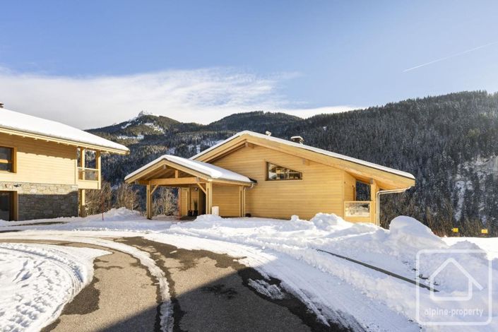 Image No.9-6 Bed Property for sale