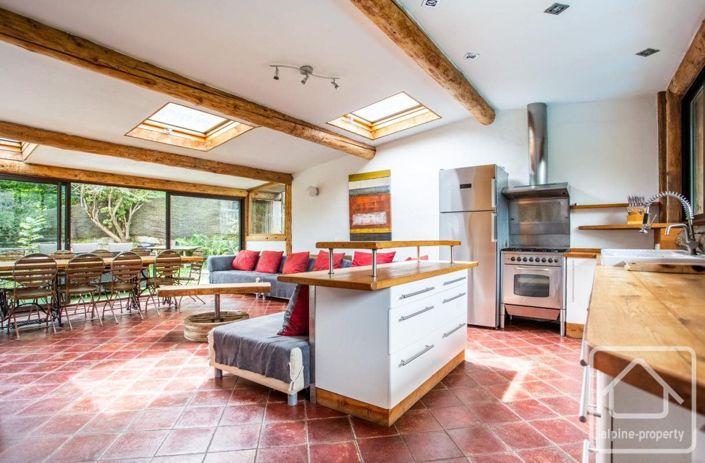 Image No.2-5 Bed Property for sale