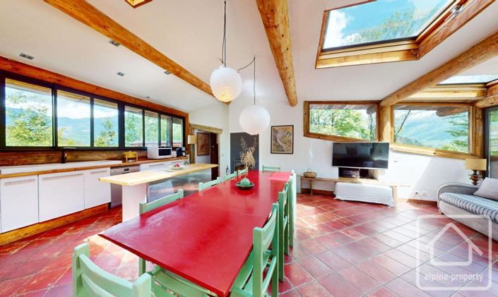 Image No.6-5 Bed Property for sale