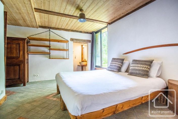 Image No.8-5 Bed Property for sale