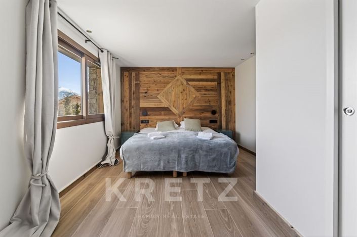 Image No.10-6 Bed Property for sale