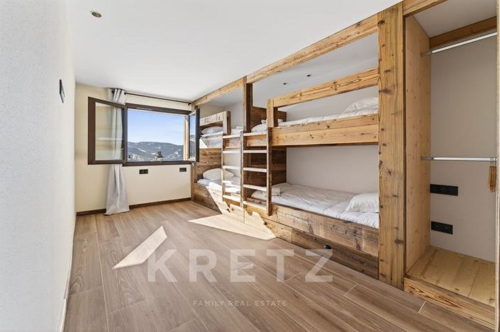 Image No.12-6 Bed Property for sale