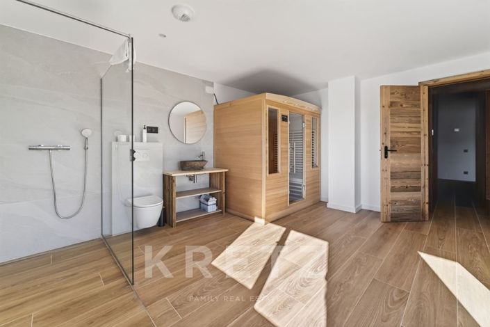 Image No.13-6 Bed Property for sale