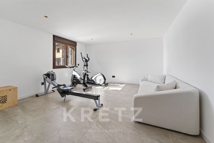 Image No.16-6 Bed Property for sale