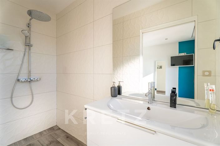 Image No.10-6 Bed House for sale