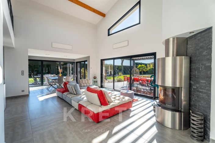 Image No.4-6 Bed House for sale