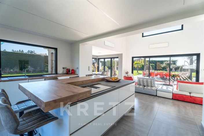 Image No.5-6 Bed House for sale