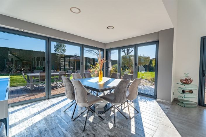 Image No.7-6 Bed House for sale