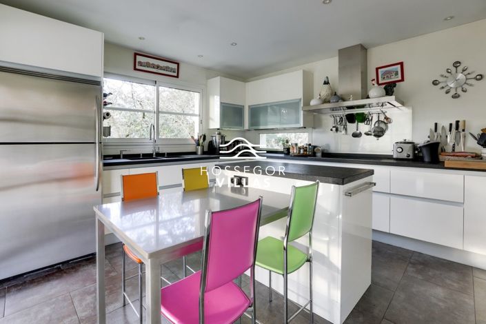 Image No.10-5 Bed House for sale
