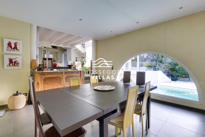 Image No.8-5 Bed House for sale