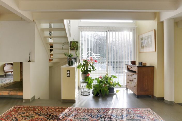 Image No.9-5 Bed House for sale