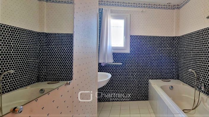 Image No.8-3 Bed House for sale