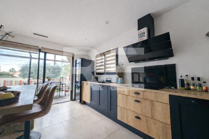 Image No.6-3 Bed House for sale