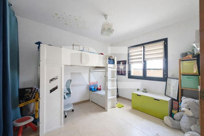 Image No.9-3 Bed House for sale