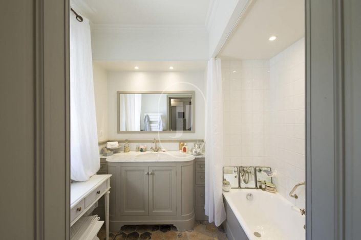 Image No.7-6 Bed House for sale