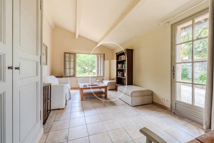Image No.9-6 Bed House for sale