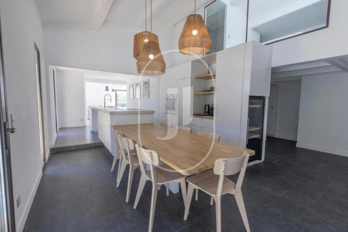 Image No.17-4 Bed House for sale