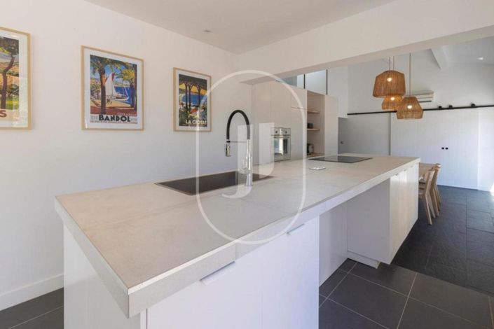 Image No.18-4 Bed House for sale