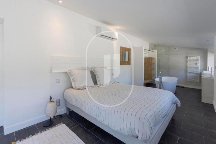 Image No.19-4 Bed House for sale