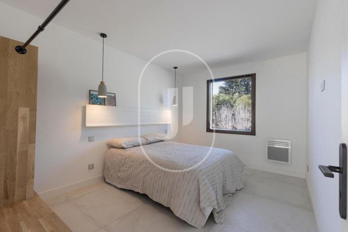 Image No.30-4 Bed House for sale