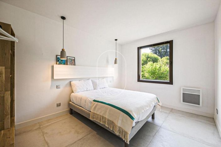 Image No.38-4 Bed House for sale