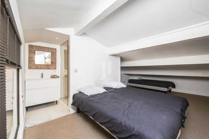 Image No.40-4 Bed House for sale