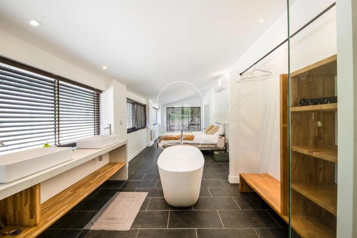 Image No.42-4 Bed House for sale