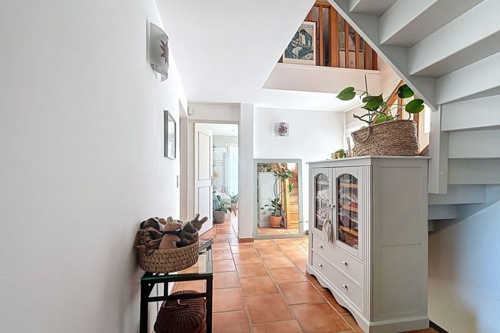 Image No.11-3 Bed House for sale