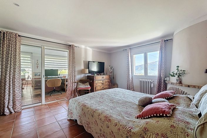 Image No.13-3 Bed House for sale