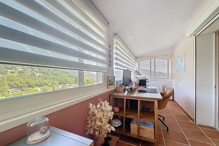 Image No.17-3 Bed House for sale