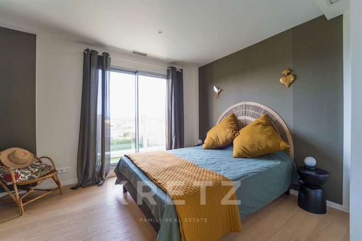 Image No.13-4 Bed Property for sale